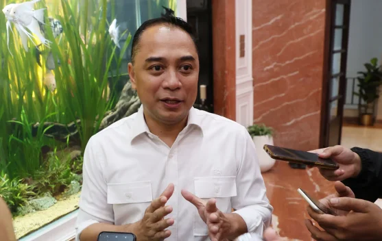 Eri Cahyadi Pastikan Layanan Publik Surabaya Tetap Siaga saat Lebaran