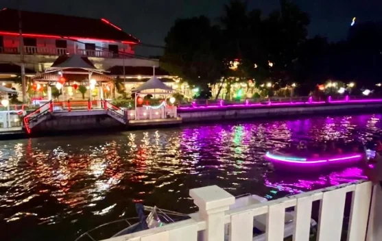 Gemerlap Kalimas: Menikmati Sisi Romantis Kota Surabaya di Kala Malam