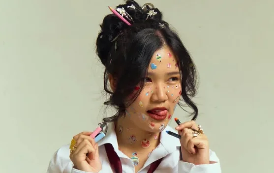 Natania Karin Ajak Bernostalgia lewat Single “Bermain SMA”