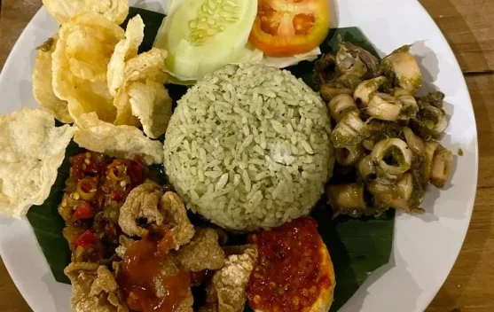 Nasi Daun Jeruk Gurih Wangi, Begini Resep Praktis Membuatnya.
