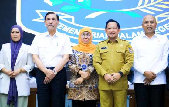 Khofifah Dorong Perluasan Digitalisasi Bansos di Delapan Daerah