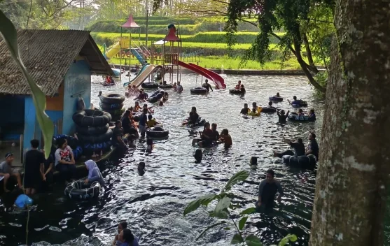 Libur Akhir Pekan Ramai, Wisata Sumber Maron Dipadati Pengunjung