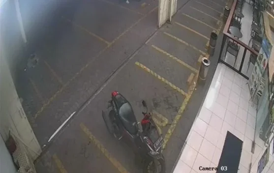 Motor Karyawan Minimarket Digasak Komplotan, Empat Pelaku Terekam CCTV