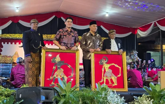 Kolaborasi Disbudpar dan DPRD Jatim Gelar Wayang Kulit untuk Lestarikan Budaya