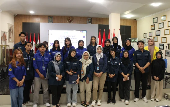 Belajar Langsung di RRI Surabaya, UKM Aktual UWKS Perdalam Dunia Jurnalistik Radio