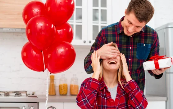 Jangan Terkecoh, Ini Beda Love Bombing dan Love Scam