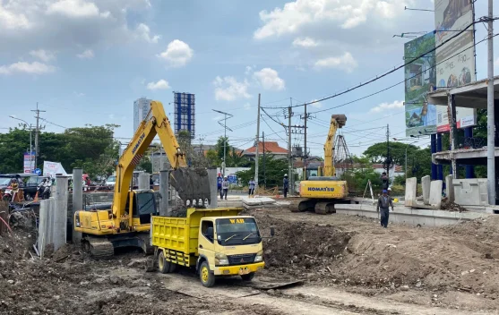 Pemkot Surabaya Lanjutkan Pelebaran Jalan Raya Menganti Sepanjang 950 Meter