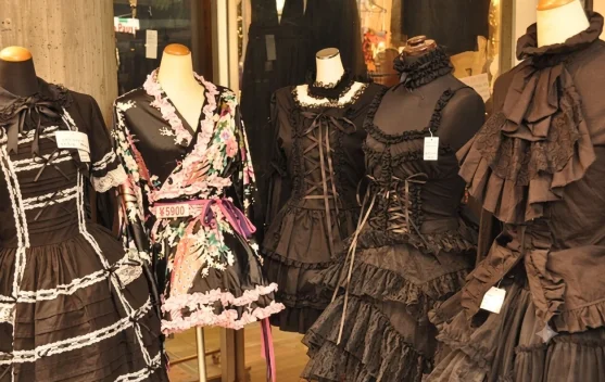 Gothic Lolita Tampilkan Elegansi lewat Fesyen Jalanan Jepang Modern
