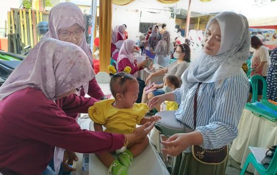 Para Ibu Antusias Manfaatkan Program Sahabat Posyandu di Toko Kalibutuh 3