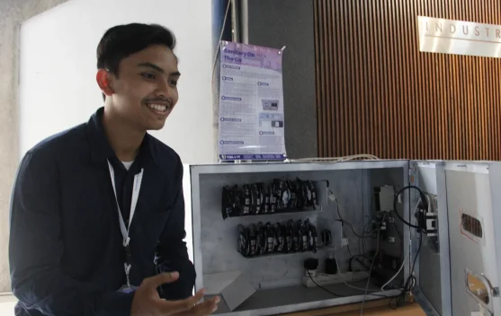 Mahasiswa ITS Kembangkan Mesin Pembalut Otomatis Berbasis IoT