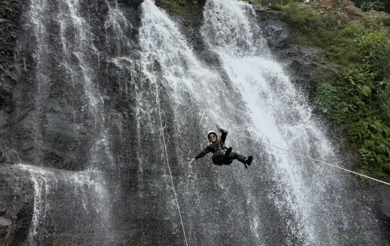 Canyoning di Coban Srengenge: Sensasi Menaklukkan Air Terjun yang Digemari