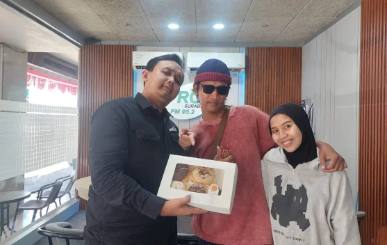 Roni Fathurahman Kembangkan Usaha Donat dari Hobi Jajan
