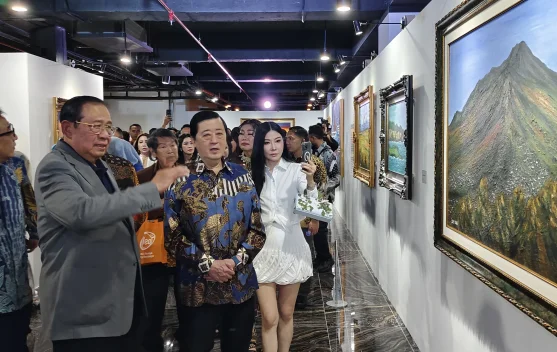 Pameran Lukisan SBY di Surabaya: Kenangan Ani Jadi Karya Sarat Makna