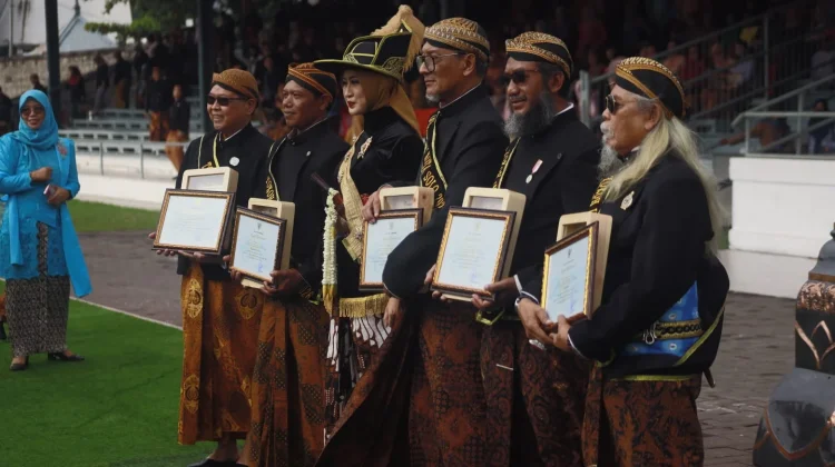 HUT ke-281 Solo, 5 Orang Terima Penghargaan Tokoh Inspiratif