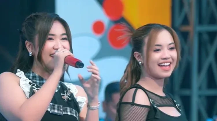 Lirik Sepasang Remaja Jatuh Cinta "Cinta Mulia" Dangdut Ajeng Febria