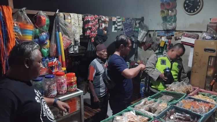 Jelang Ramadan, Polsek Gondangrejo Sita Puluhan Botol Miras