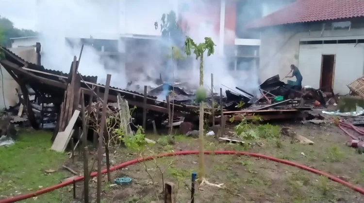 Rumah Semi Permanen di Desa Kacangan Andong Boyolali Ludes Terbakar