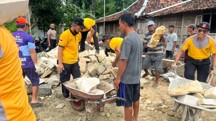 Polri-Masyarakat Gotong Royong Bangun Fondasi Jembatan Presisi Merah P