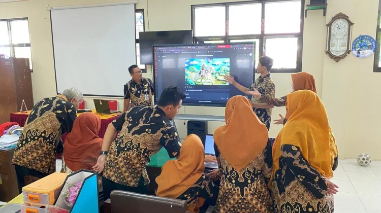 Tinkatkan Kualitas Mengajar, Guru SMPN 21 Surakarta Belajar AI