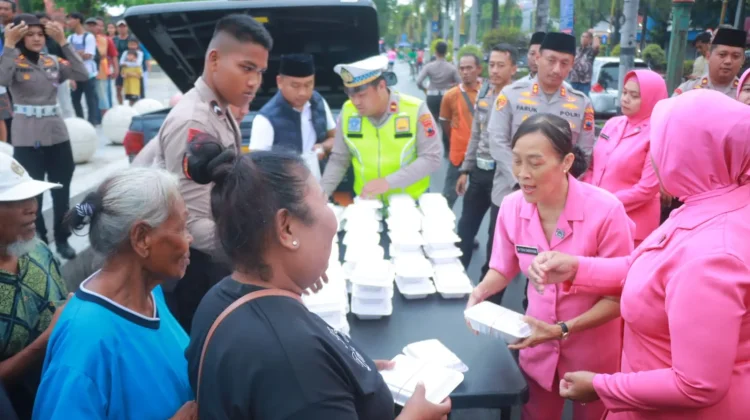 Ramadan Berbagi, Polres Klaten Bagikan 500 Paket  Buka Puasa Gratis