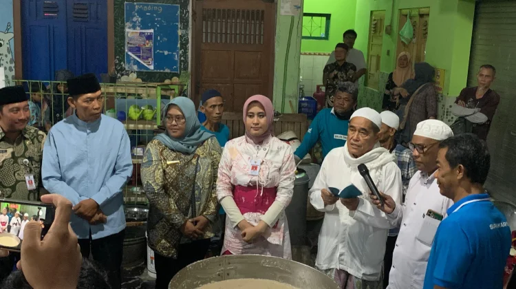 Tradisi Berbagi Bubur Samin Masjid Darussalam Solo Kembali Digelar