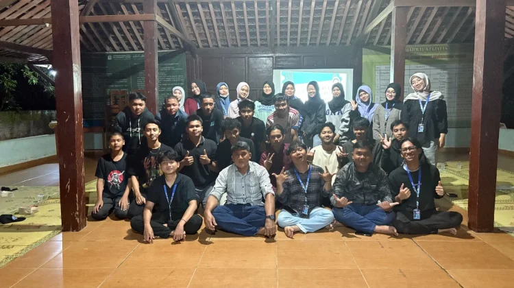 Mahasiswa KKN DIK FKIP UMS, Sharing Keorganisasian dan Keuangan Karang Taruna