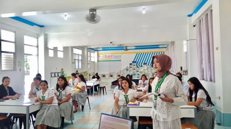 Mahasiswa UMS Unjuk Gigi Mengajar di Filipina Lewat Progam SEA-Teacher