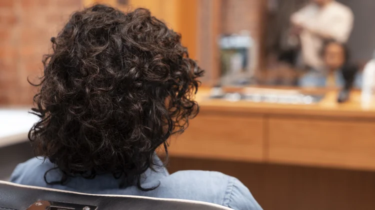 Merawat Rambut Keriting Tetap Sehat