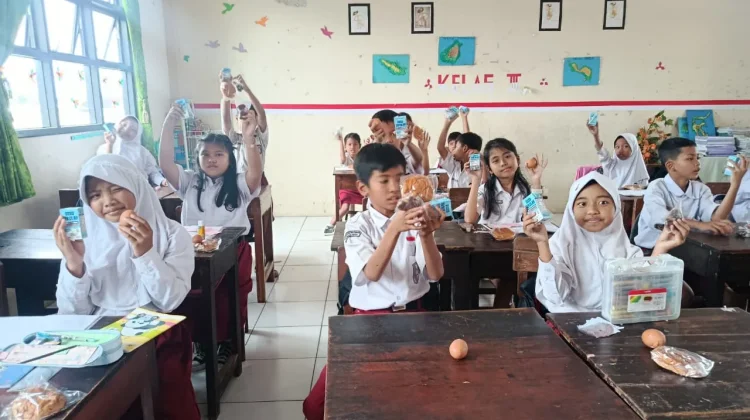 Hari Pertama, SDN Rejosari Solo Bagikan MBG Menu Kering