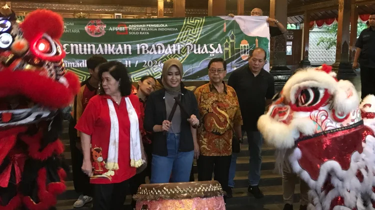 Bagi Takjil Imlek-Ramadan Bukti Surakarta Kota Toleran
