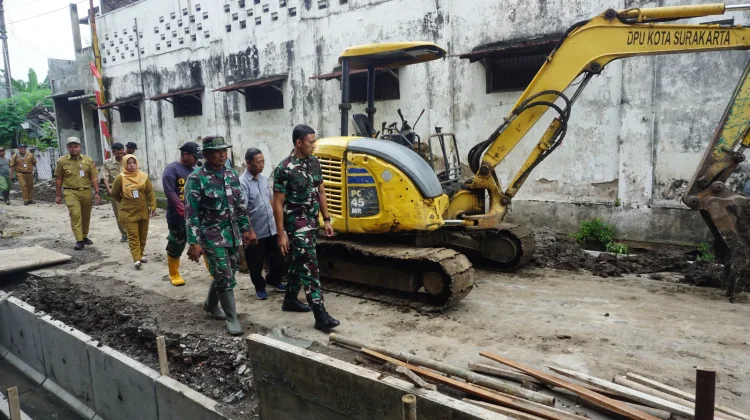 Dandim 0735/Surakarta Sidak Lokasi TMMD Sengkuyung di Kelurahan Joyotakan