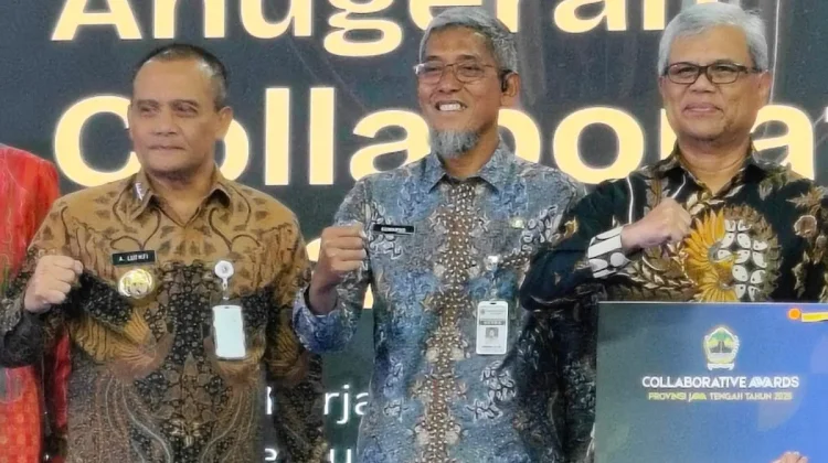 UNS Raih Penghargaan Perguruan Tinggi Terbaik dari Pemprov Jateng
