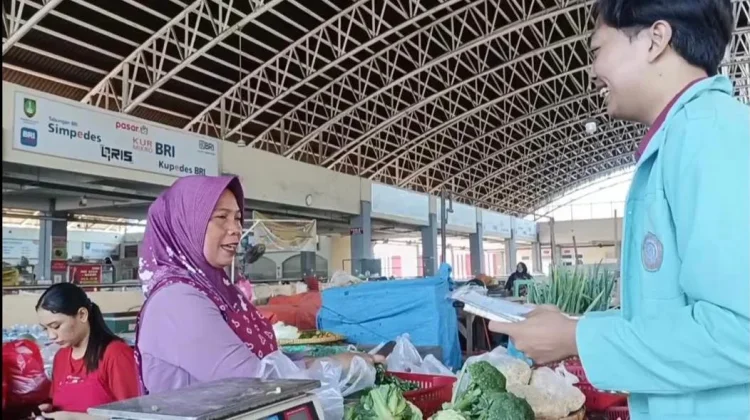 Menjalankan Ibadah Puasa Tak Jadi Kendala Jualan Sayur