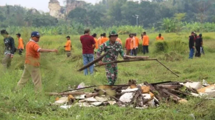 Gerakan Klaten Asri Melalui Karya Bakti di Rowo Jombor