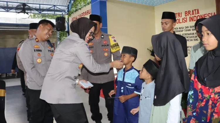 Kapolres Sragen Buka Puasa Bareng Insan Pers-Santuni Anak Yatim