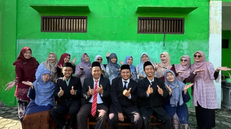 Tenaga Pengajar AI di MI Salamah Kabupaten Karanganyar