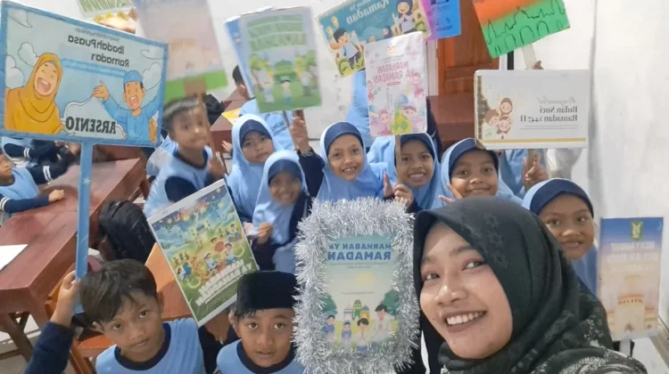 Ratusan Pelajar MI Salamah Karanganyar Gelar Pawai Tarhib