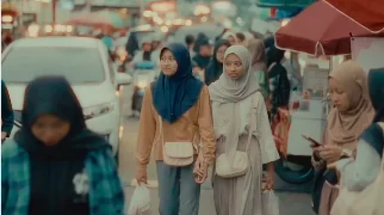 Berburu Takjil di Jalan Garuda Mas, Momen Hangat di tengah Macet