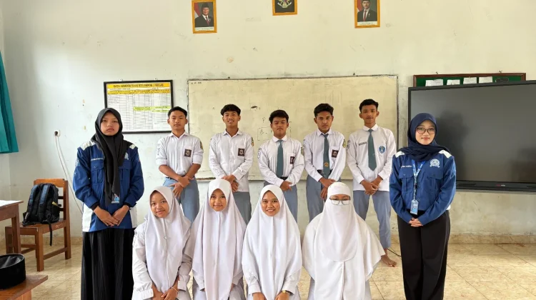KKN DIK FKIP UMS Perkuat Kemampuan Bahasa Inggris lewat English Literature Club