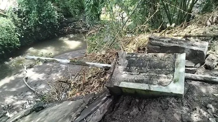 Pipa Air Bersih Terputus Dampak Banjir, BPBD Klaten Droping Air Bersih di Desa Gumul