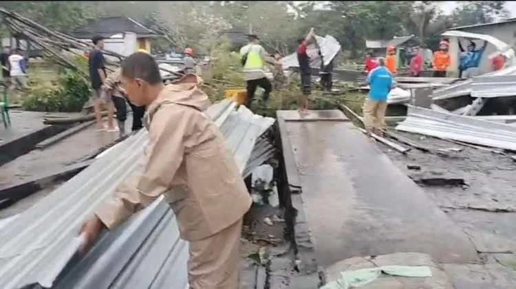Hujan-Angin Porak-porandakan Rumah Warga di Sukodono, Sragen