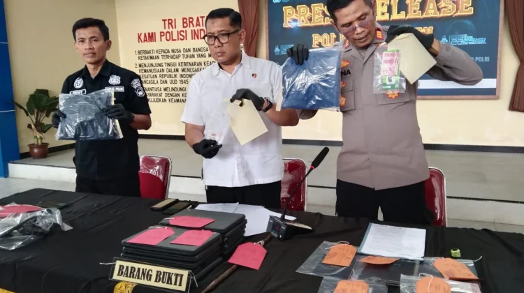 Kalung Emas 28,6 Gram Senilai 31Juta Digasak Pencuri di Toko Kedawung