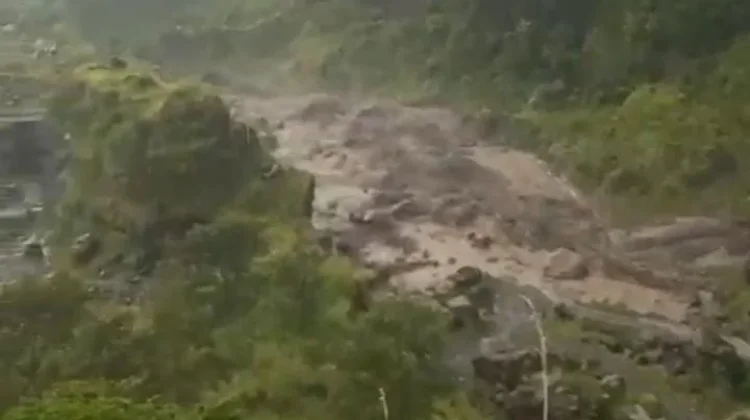 Hujan Deras di Puncak Merapi, Kaliworo Klaten Banjir Besar