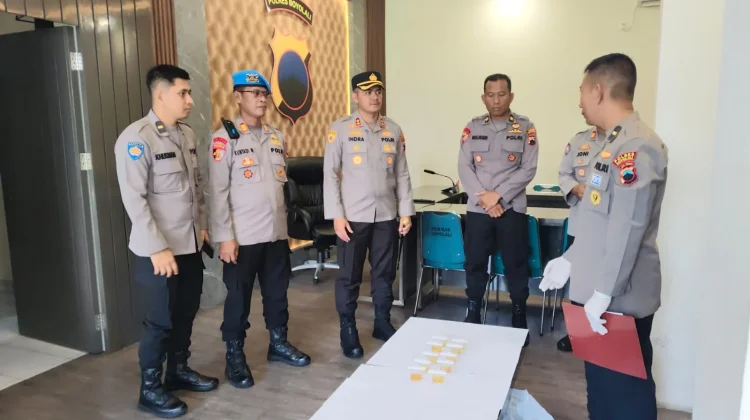 Kapolres Ikuti Tes Urine, Propam Polres Boyolali Tegaskan Komitmen Zero Narkoba