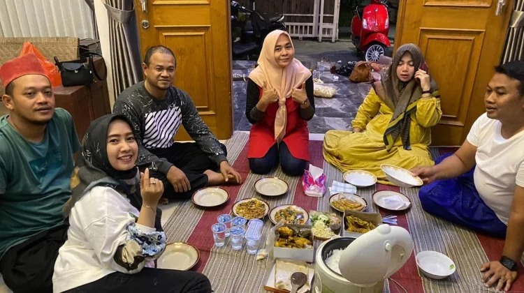 Buka Puasa: Masakan Rumah apa di Warung?