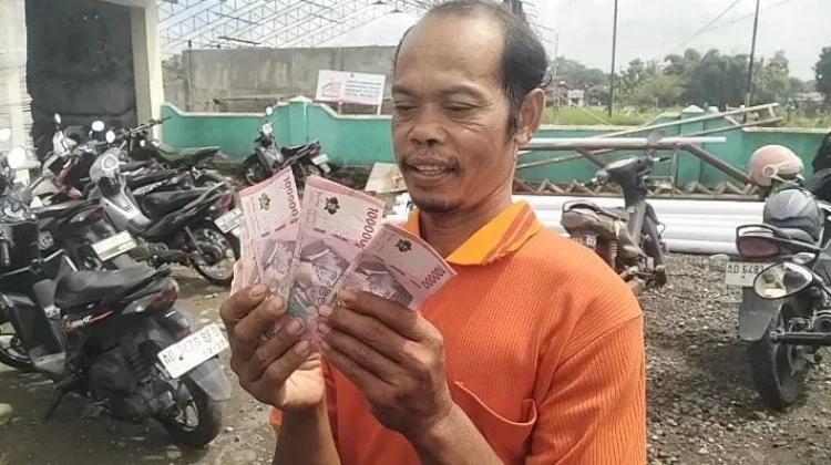 Desa Wunut Tulung Salurkan 585 Juta Untuk THR Warganya