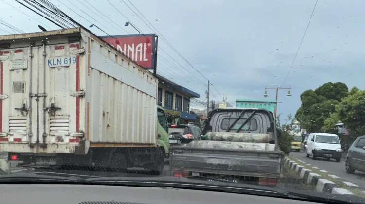 War Takjil, Jalan Kota Terasa Sesak