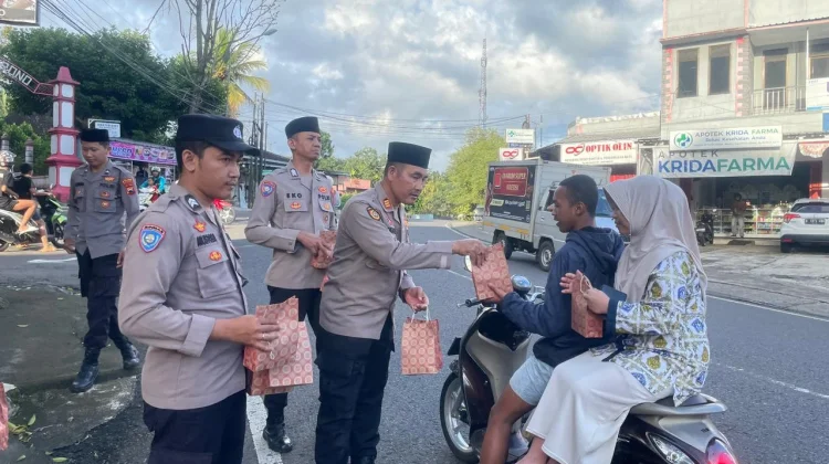 Polsek di Wonogiri Serentak Bagikan Ratusan Takjil Ramadan