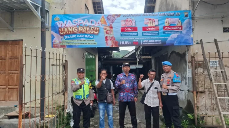 Polsek Jajaran Polres Boyolali Serentak Pasang MMT Imbauan Waspada Upal di Pasar
