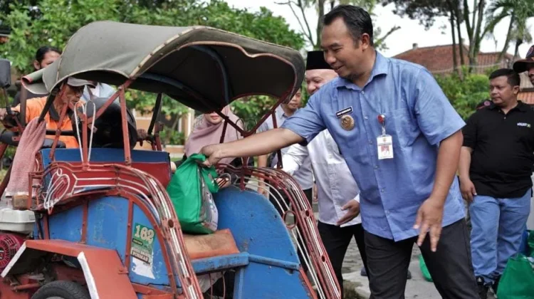 Ringankan Beban Warga jelang Lebaran, Pemkab Sragen Salurkan 10.000 Paket Sembako